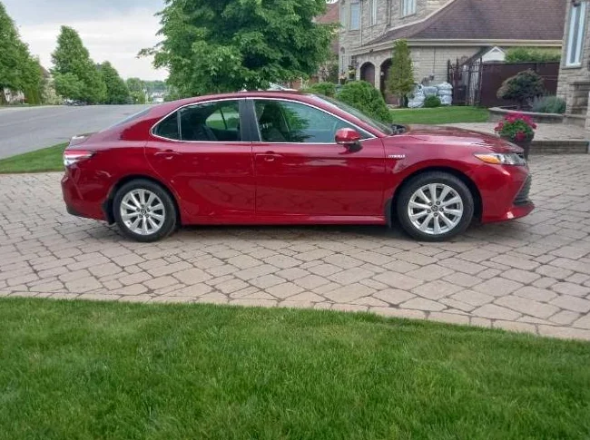 Toyota Camry LE hybride 2018 thumbnail 2