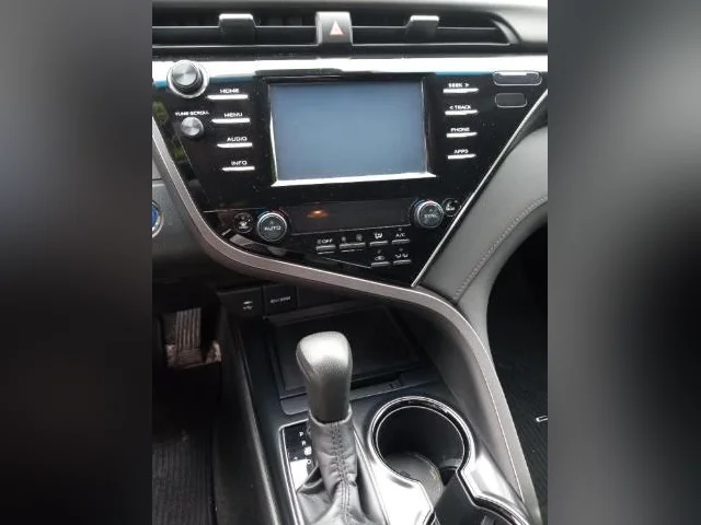Toyota Camry LE hybride 2018 thumbnail 6