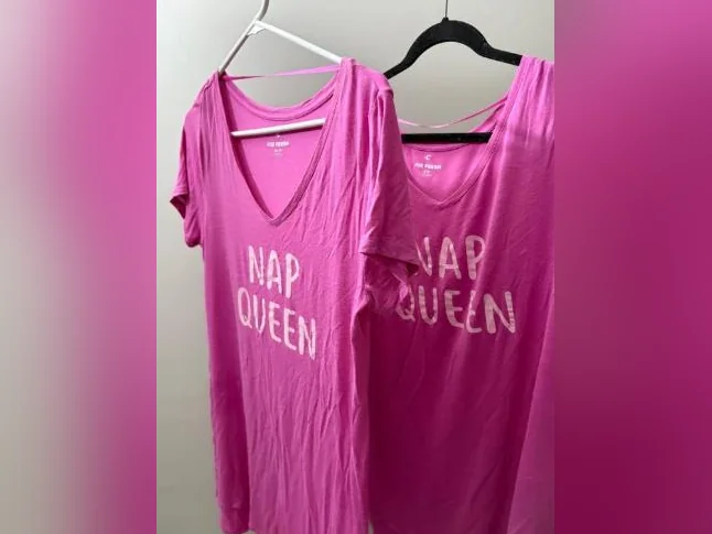 3 chandails et 2 robes de nuit thumbnail 8