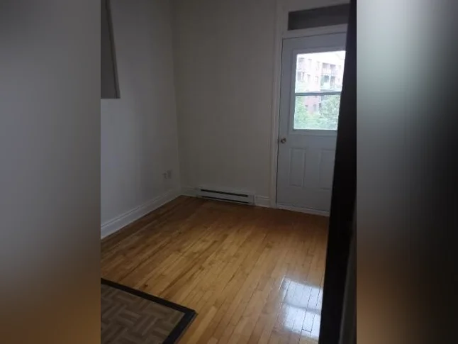 VERDUN Joli Logement NON-FUMEUR  4 1/2 + VÉRANDA thumbnail 5
