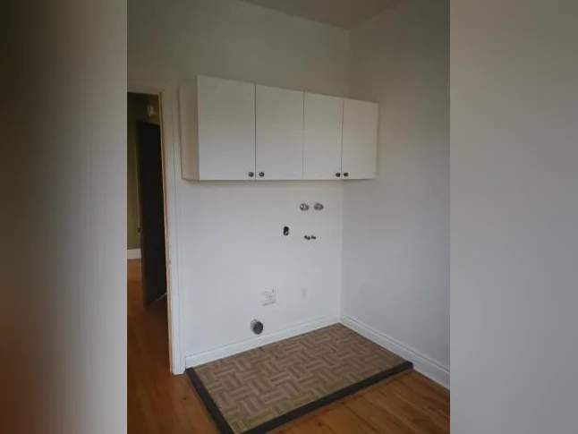 VERDUN Joli Logement NON-FUMEUR  4 1/2 + VÉRANDA thumbnail 9