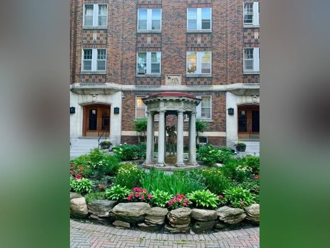 Grand appartement en DSS 3 CC au coeur d'Outremont tout pres du MIL (Université de Montréal)