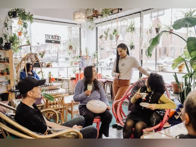À VENDRE | Café • Salon de thé • Bar à jus • Boutique bien-être | Commerce clé en main à Montréal thumbnail 4