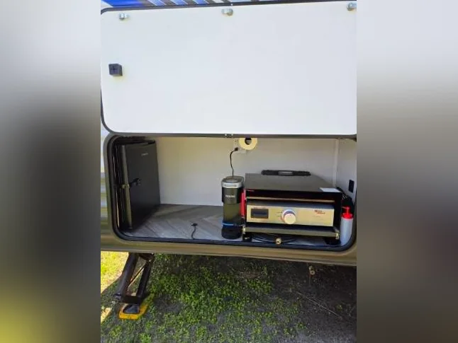 Roulotte Salem FSX 178BHSK 2022 - comme neuve, prête à camper thumbnail 3