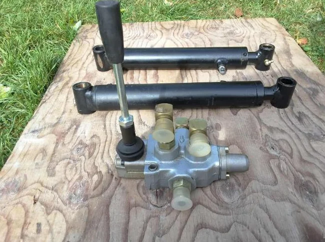 2 petits cylindres et une valve