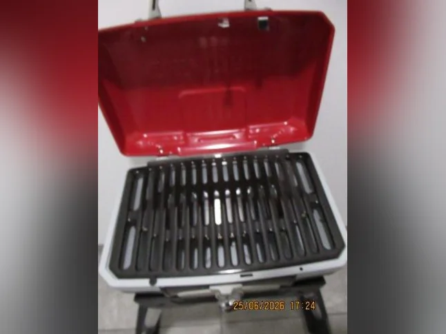 Mini four au propane CUISINART , idéal pour CAMPING ou CONDO 5,500 btu , pied pliant produit NEUF