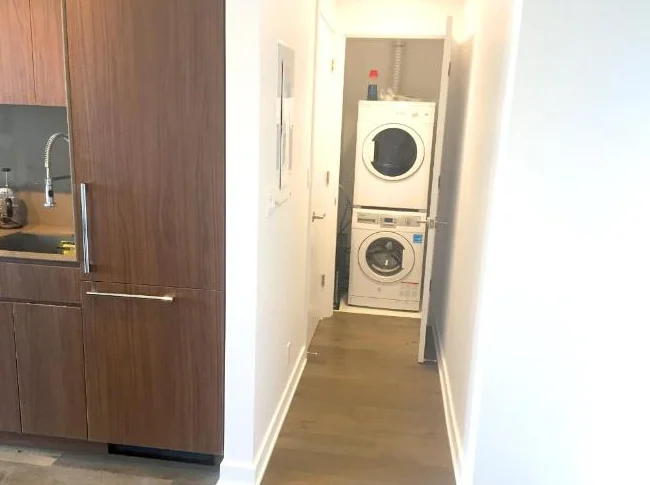 Condo 1 chambre entièrement meublé – Tour des Canadiens (1 990 $/mois) thumbnail 9