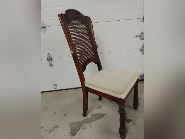 Chaise en bois a dossier haut thumbnail 2