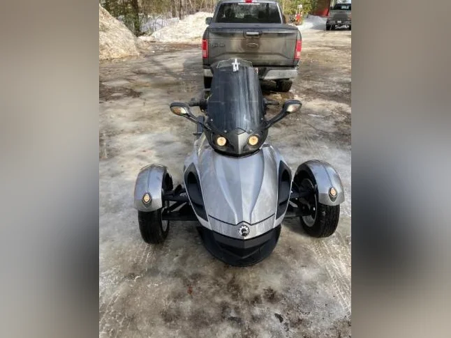 CAN am Spyder 2011 thumbnail 4