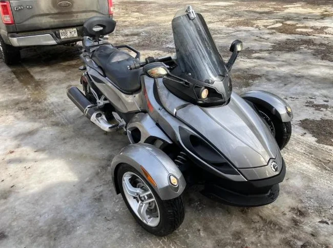 CAN am Spyder 2011 thumbnail 3