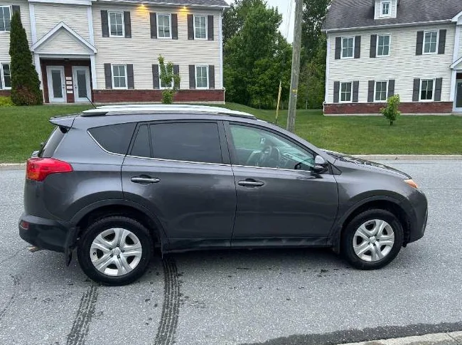 RAV4 Toyota LE 2014