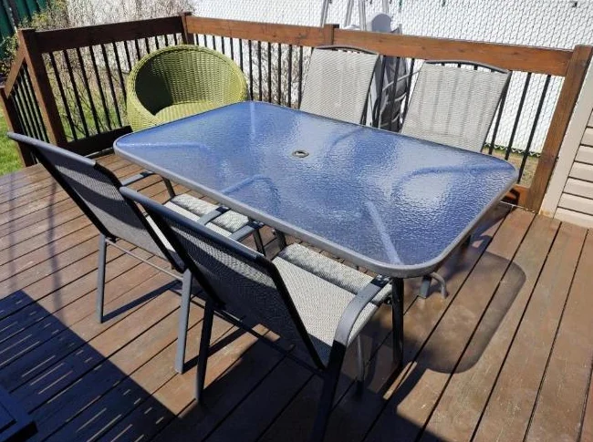 Vds table + 4 chaises mobilier de jardin état correct