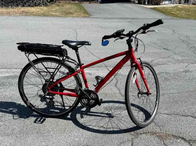 Vélo assistance électrique Devinci – pour personne de 4’10" @ 5’3"