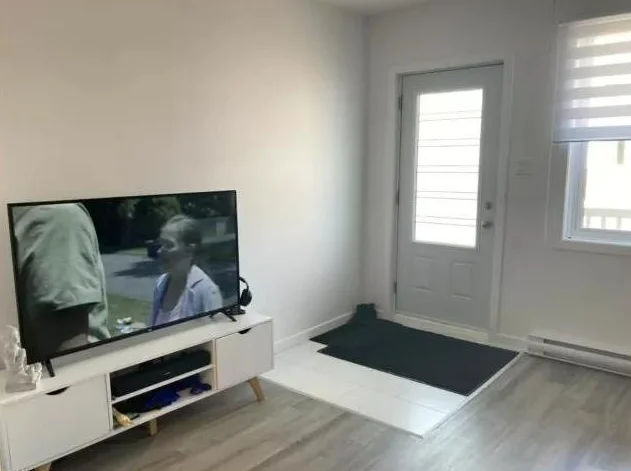 3 1/2 Vieux terrebonne appartement thumbnail 2