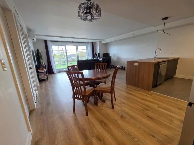 URGENT * 4 1/2 Ste-Foy * Grand et neuf appartement style condo thumbnail 7