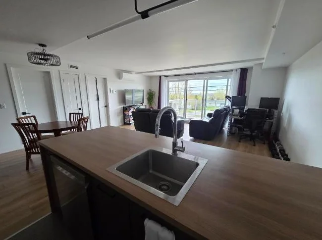 URGENT * 4 1/2 Ste-Foy * Grand et neuf appartement style condo thumbnail 6
