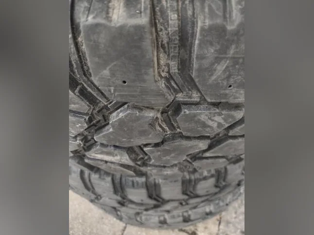 LT 245-70R17x4 pneus été Nokian Rockproof pour dépanner. 2 pneus plus usés! Voir photos! thumbnail 2