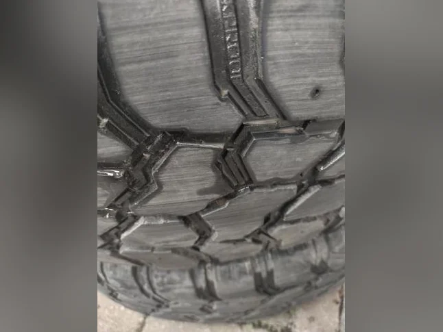 LT 245-70R17x4 pneus été Nokian Rockproof pour dépanner. 2 pneus plus usés! Voir photos! thumbnail 3