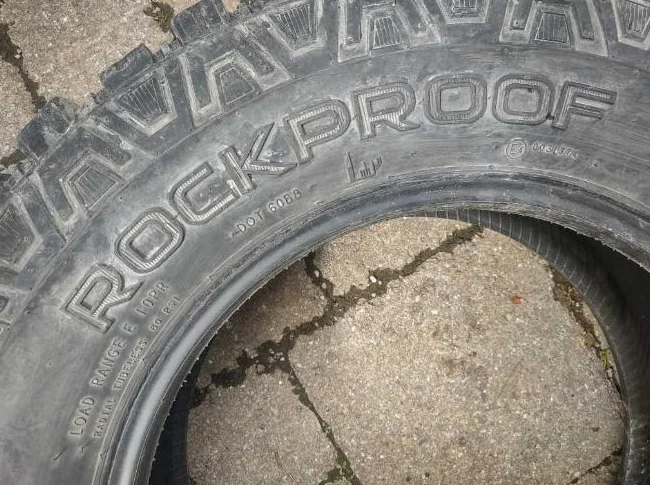 LT 245-70R17x4 pneus été Nokian Rockproof pour dépanner. 2 pneus plus usés! Voir photos! thumbnail 6