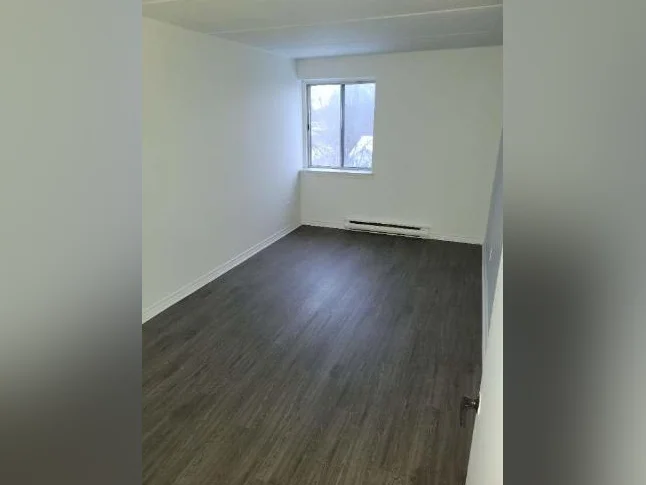 Très Bel Appartement 3 1/2 à Louer - Boulevard Des Sources - DDO - Aussi Studio, 4 1/2 thumbnail 5