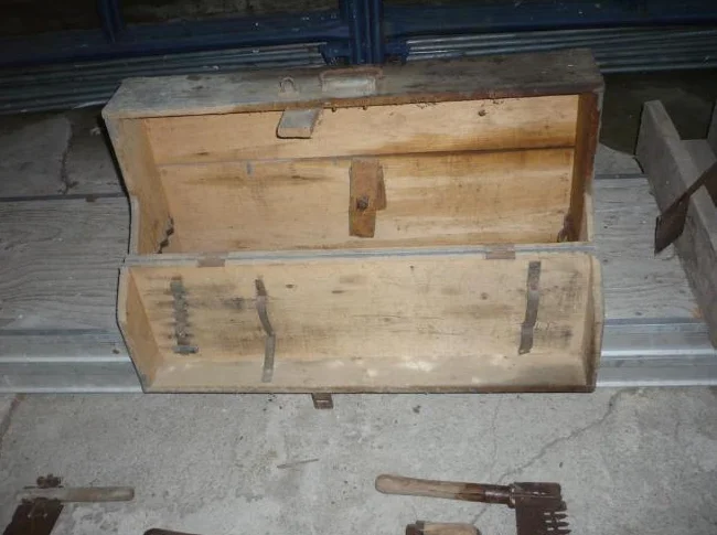 Outils antique thumbnail 3