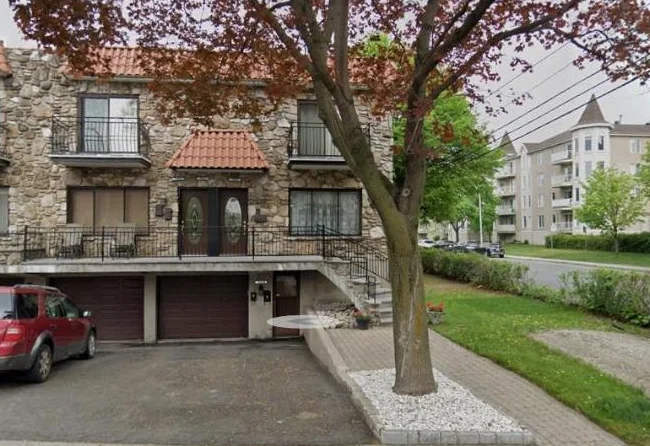 4 1/2 dans Triplex près des Galeries d'Anjou