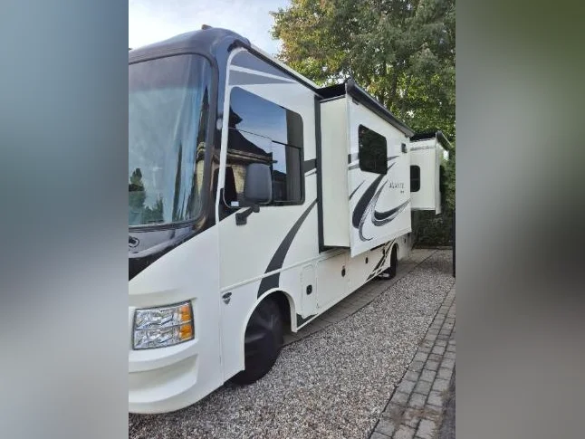 Motorisé Classe A Jayco Alante 27A 2021 – Look moderne & Clé en main thumbnail 2