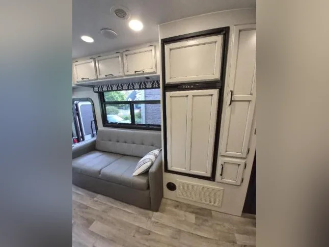 Motorisé Classe A Jayco Alante 27A 2021 – Look moderne & Clé en main thumbnail 8