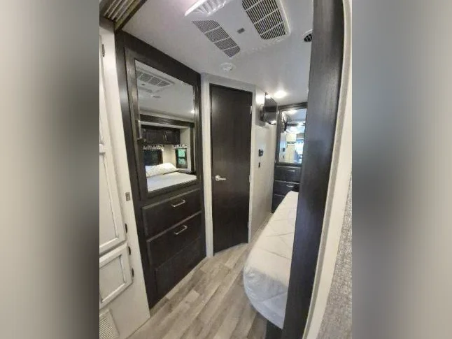Motorisé Classe A Jayco Alante 27A 2021 – Look moderne & Clé en main thumbnail 7