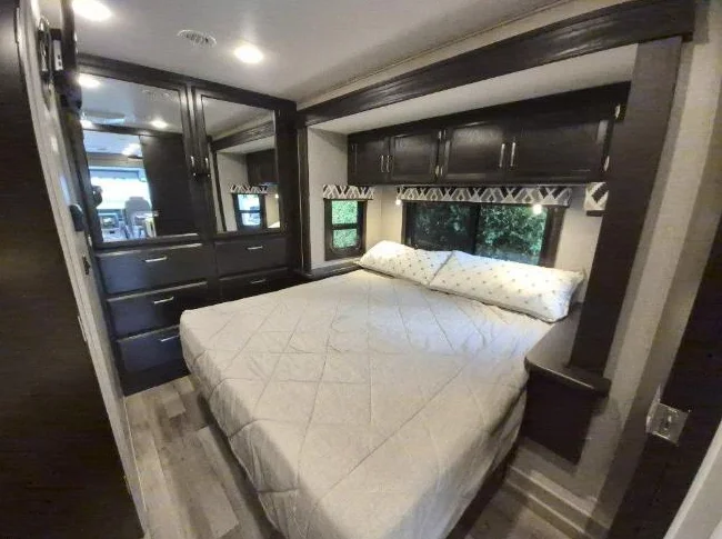 Motorisé Classe A Jayco Alante 27A 2021 – Look moderne & Clé en main thumbnail 4