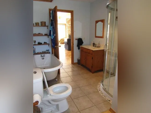Chalet bord de l’eau St-Zénon à louer. 1h30 de Montréal !!! thumbnail 8