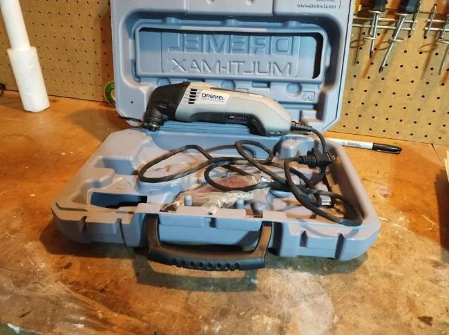 Dremel Multi-Max (outil oscillant filaire)