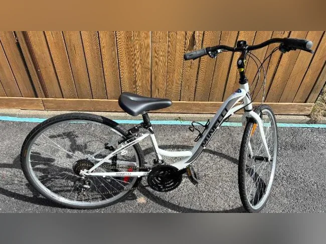 VÉLO MINELLI BLANC 21 VITESSES - COMME NEUF thumbnail 2