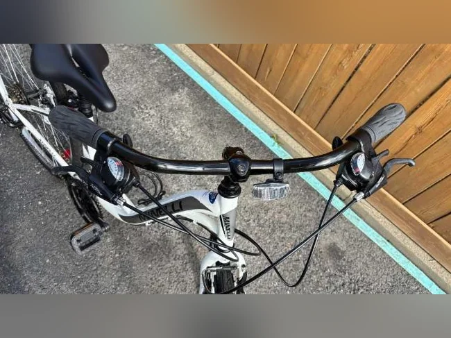 VÉLO MINELLI BLANC 21 VITESSES - COMME NEUF thumbnail 5