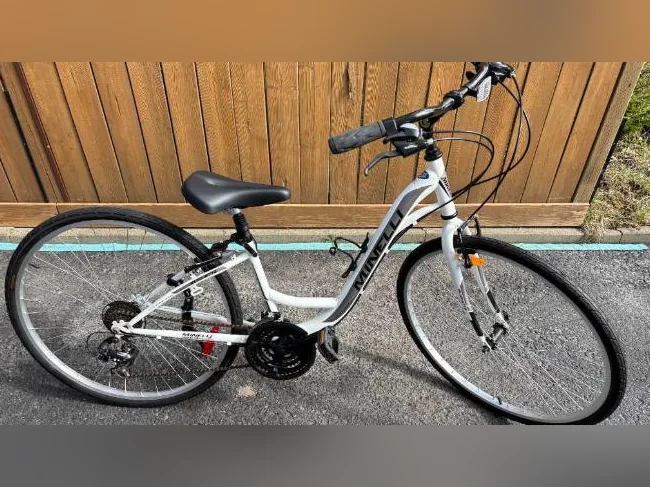 VÉLO MINELLI BLANC 21 VITESSES - COMME NEUF