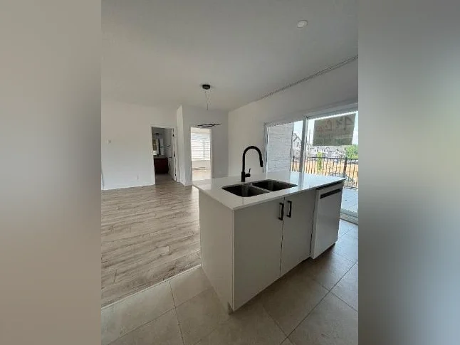 🏡 CONDO NEUF 3 CHAMBRES À LOUER – PRÉVOST thumbnail 6