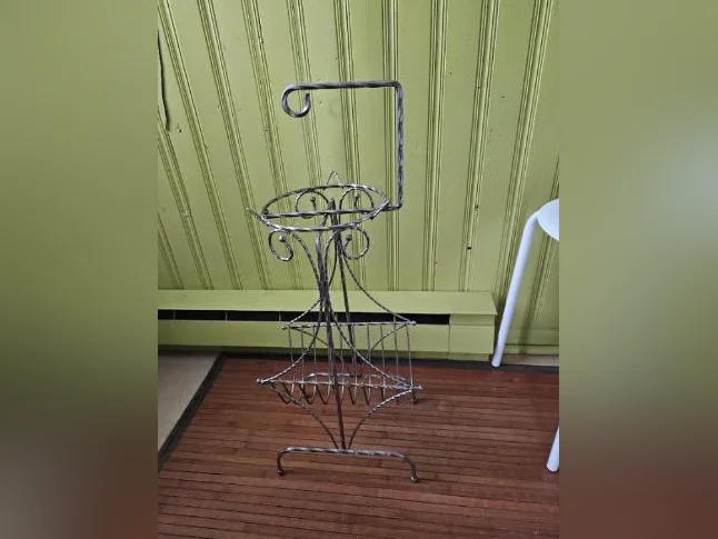 Cendrier.porte revu vintage en fer forgé
