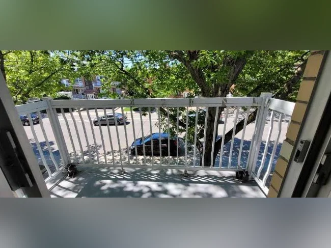 Ahuntsic- 4.5 au 2e de Triplex (prop occupants) St-Firmin près Sauvé thumbnail 2