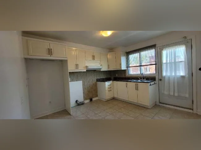 Ahuntsic- 4.5 au 2e de Triplex (prop occupants) St-Firmin près Sauvé thumbnail 8