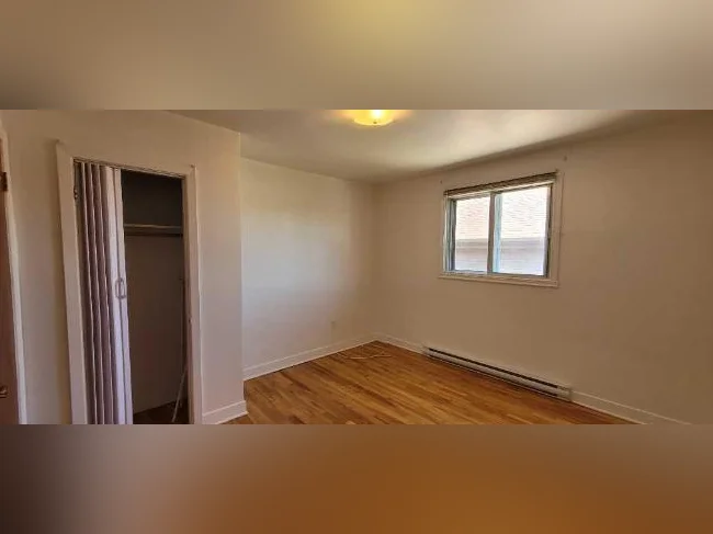 Ahuntsic- 4.5 au 2e de Triplex (prop occupants) St-Firmin près Sauvé thumbnail 6