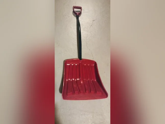 Pelle à neige de 14 `` manche courbé en acier