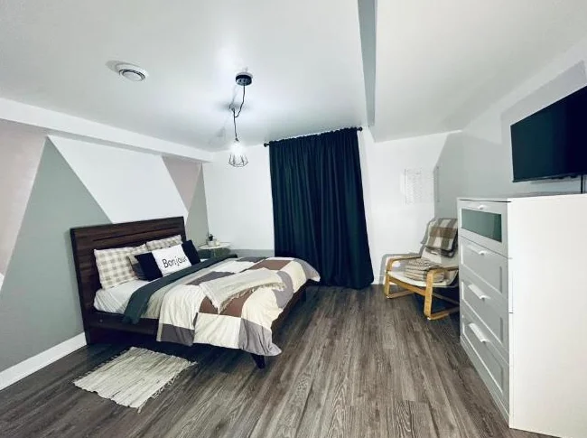 Septembre Chambre à louer/colocation avec deux autres hommes/étudiant /travailleur ou professionnel recherché