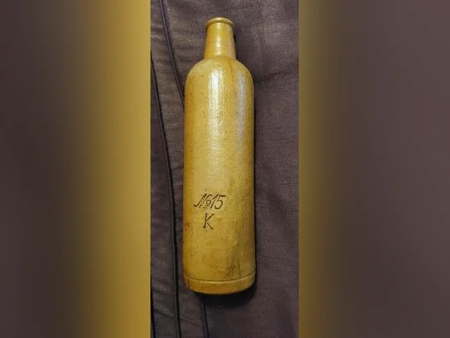 Bouteilles en grès ginger beer (3) et une bouteille d'encre de Chine 1890-1920 thumbnail 3