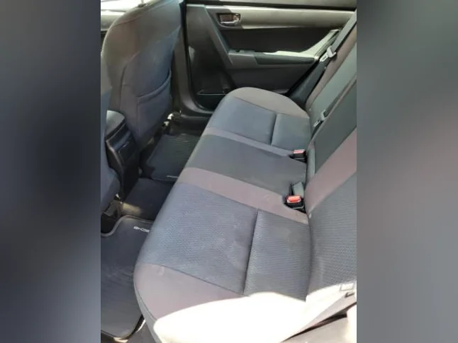 2017 toyota corolla le thumbnail 9