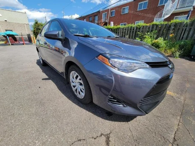 2017 toyota corolla le thumbnail 4