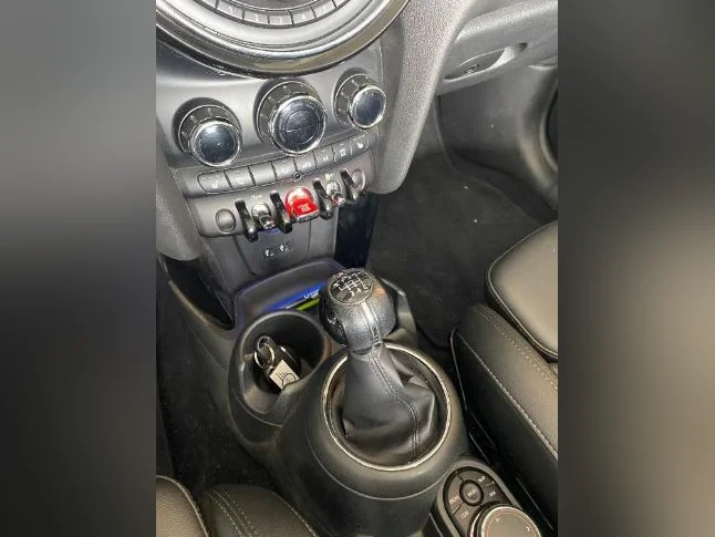 Mini Cooper convertible thumbnail 9