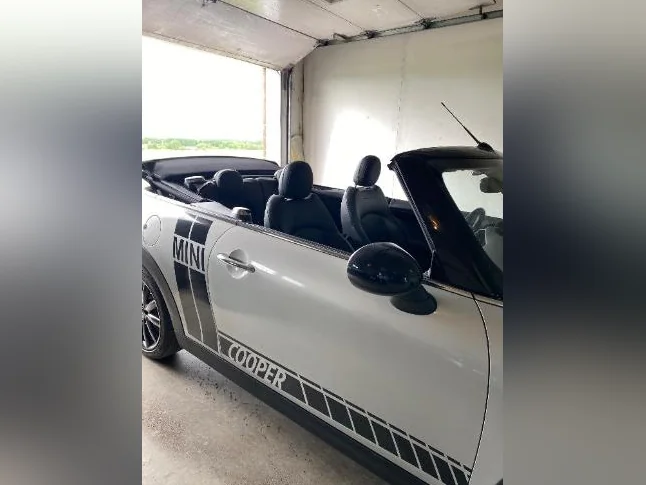 Mini Cooper convertible thumbnail 5