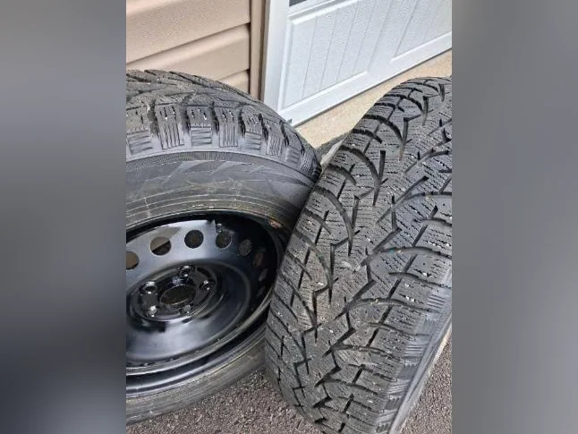 Pneu Toyo Observe G3 Ice Hiver 235/65 R 17 avec roues Honda en acier était sur crv 2021