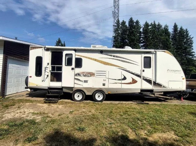 A vendre roulotte keystone passeport ultra lite 28 pieds 2012