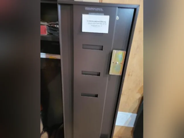 ARMOIRE DE SÉCURITÉ AVEC BARRURE thumbnail 2